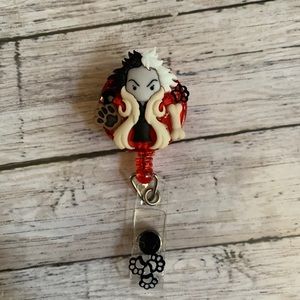 Retractable badge reel